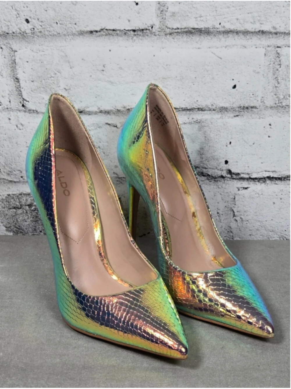 ALDO Iridescent Holographic Snakeskin Pointed Toe Pumps Heels Size 6